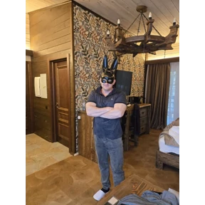 Мы — стикер для MAX