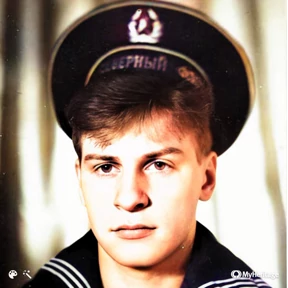 Мы — стикер для MAX