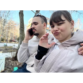 lovve — стикер для MAX