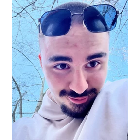 lovve — стикер для MAX