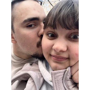 lovve — стикер для MAX