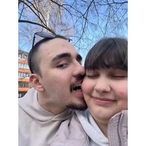 lovve — стикер для MAX