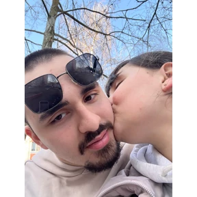 lovve — стикер для MAX