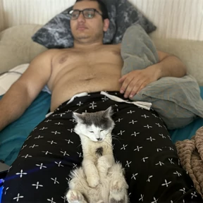 Мы — стикер для MAX