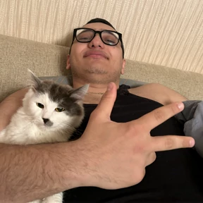 Мы — стикер для MAX