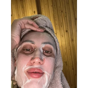 Мир — стикер для MAX