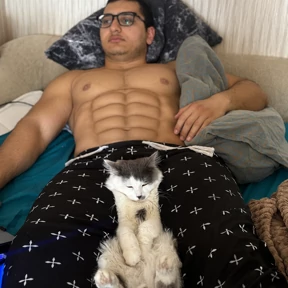 Мы — стикер для MAX