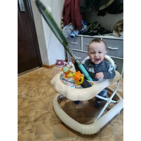 Макарундель — стикер для MAX