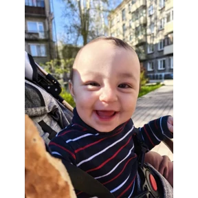 Макарундель — стикер для MAX