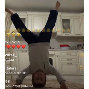 Moviki — стикер для MAX