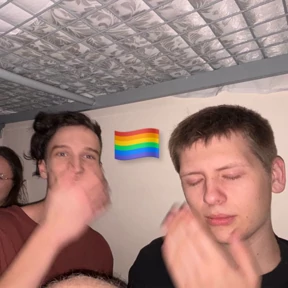 Кинотреш — стикер для MAX