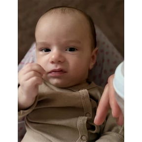Эмир — стикер для MAX