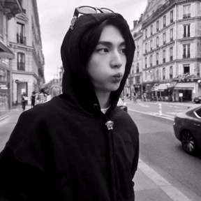 Hyunjin — стикер для MAX
