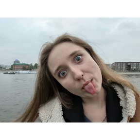 Ми — стикер для MAX