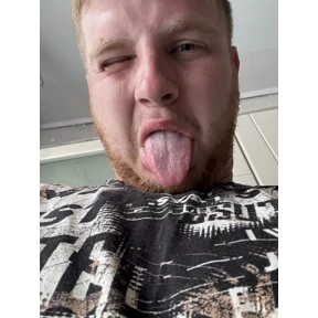 Стикер 18 из набора Тупо мы