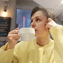 Мама Аня на даче и дома