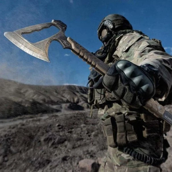 Вован Лесоруб и Енот Бандит.