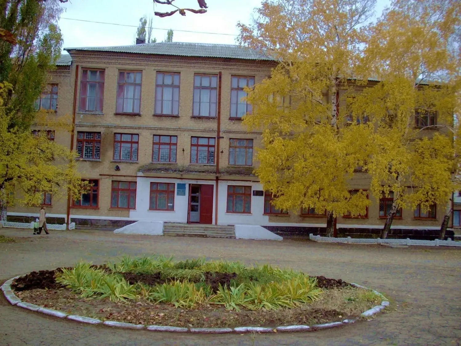 ГБУ ДО ЛНР "Дом творчества детей и юношества"