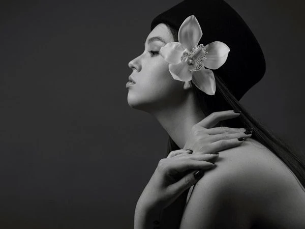 VOGUEbyV