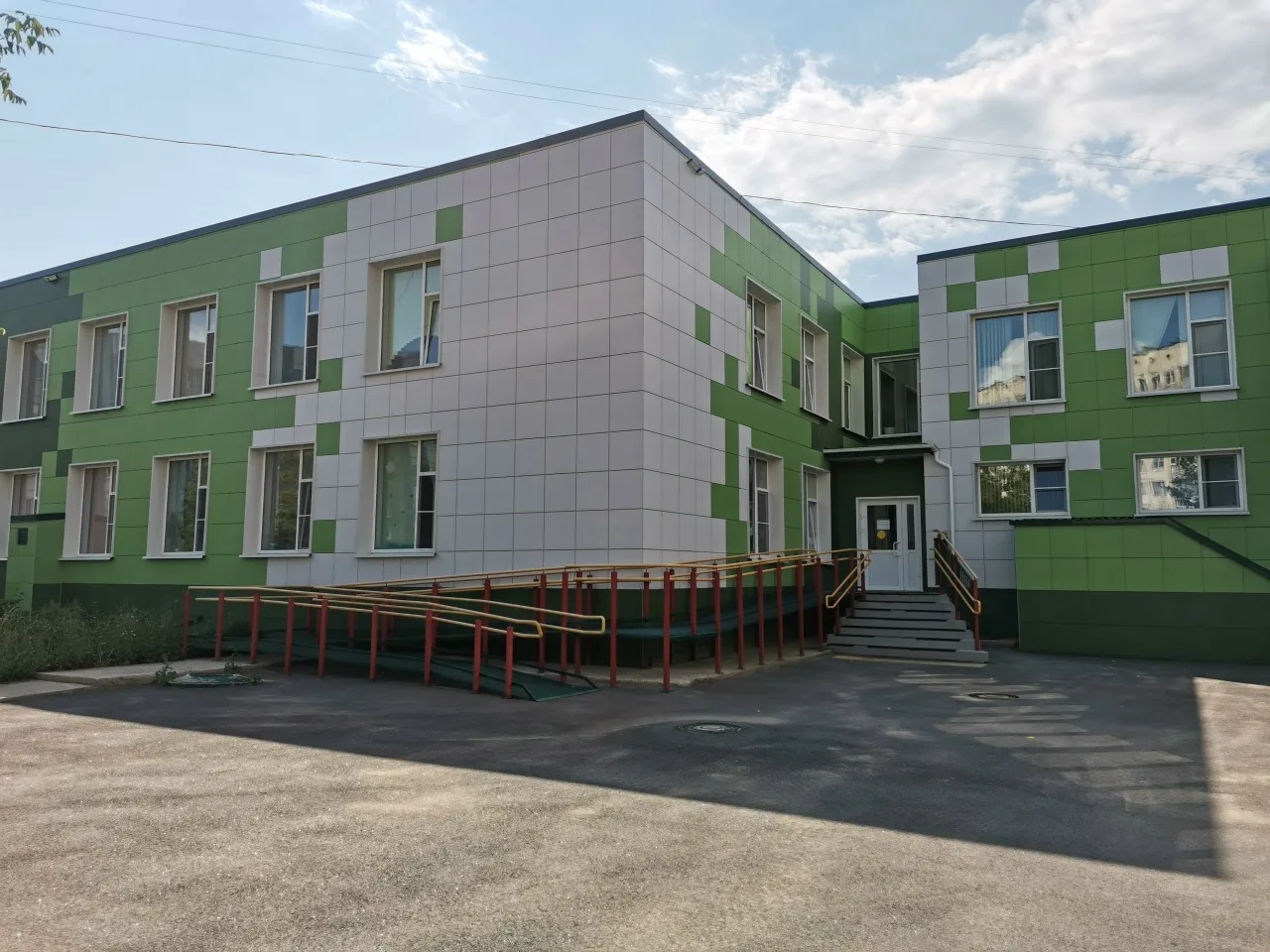 ЛОГБУ "Тосненский СРЦН "Дельфинёнок"