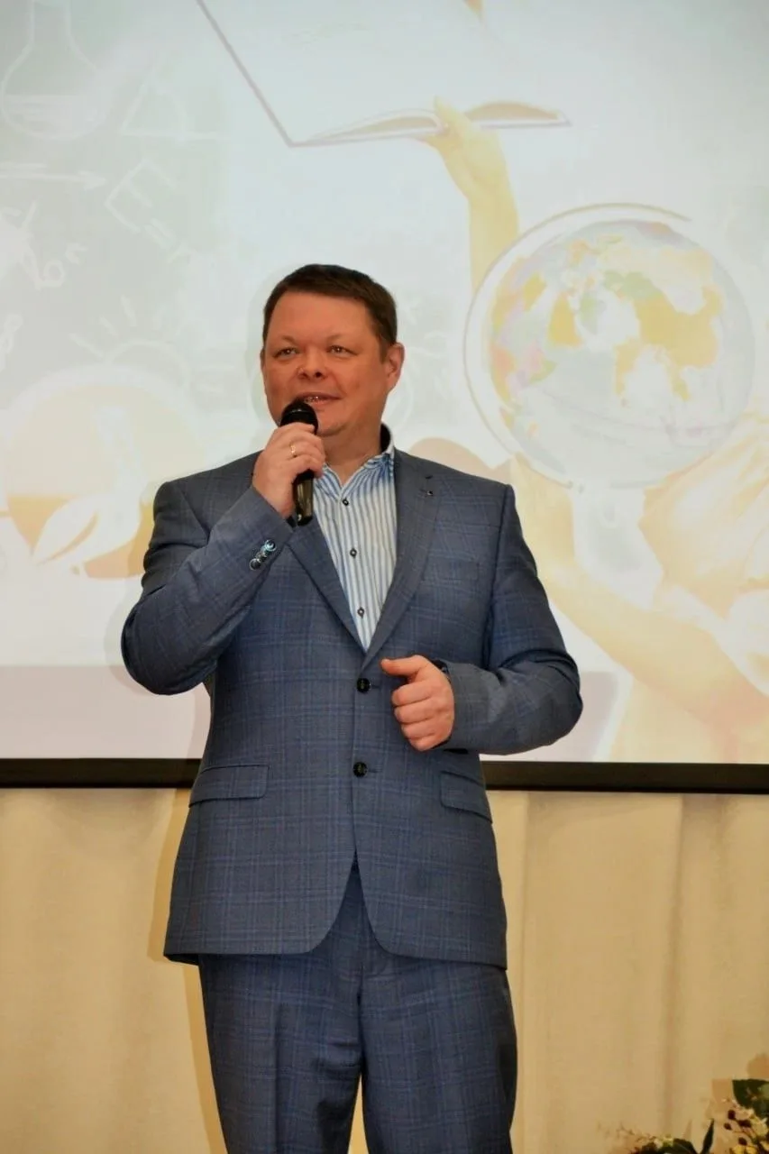 Роман Кураев, глава города Донецка Ростовской области — канал в мессенджере MAX