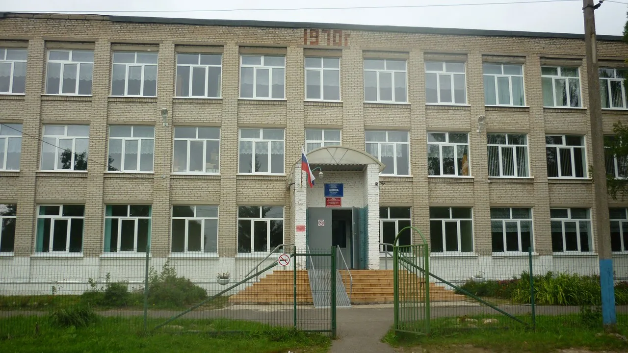 МАОУ СШ п. Угловка