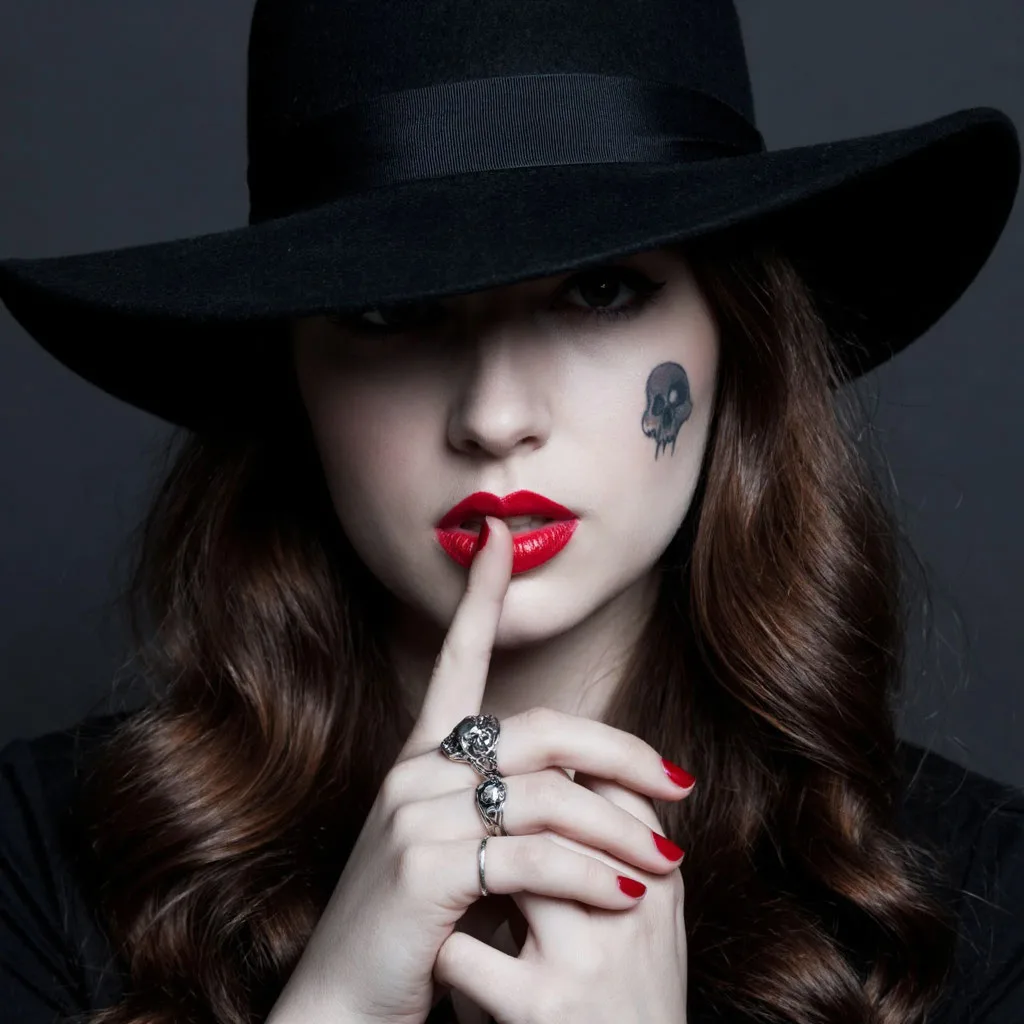 Между нами...