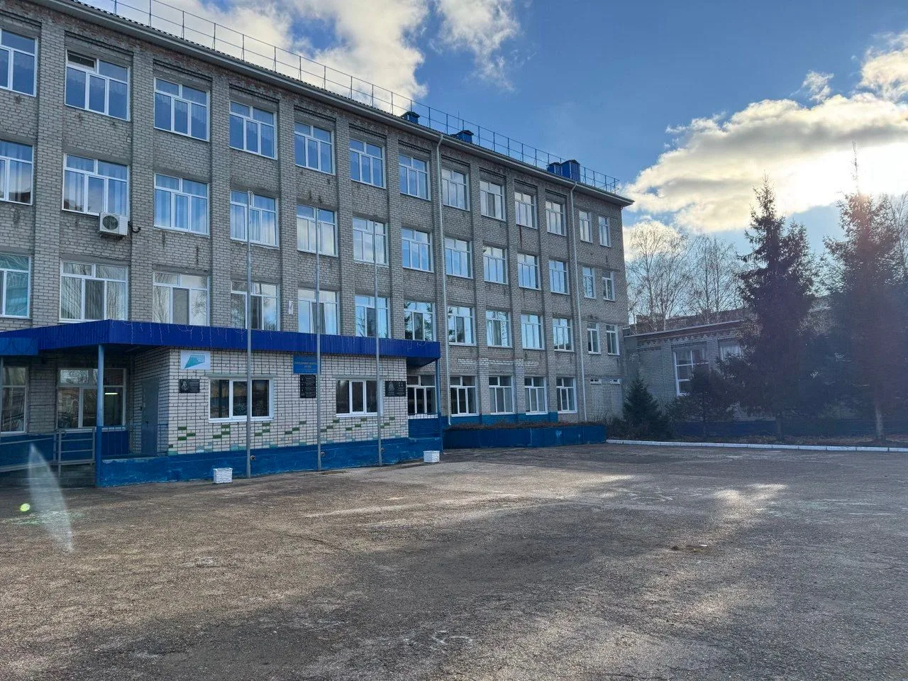 МБОУ "Средняя школа №52 имени Героя Российской Федерации Шишкова А.В."