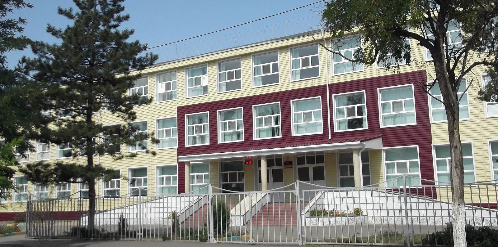 МБОУ СОШ №13 г. Азова