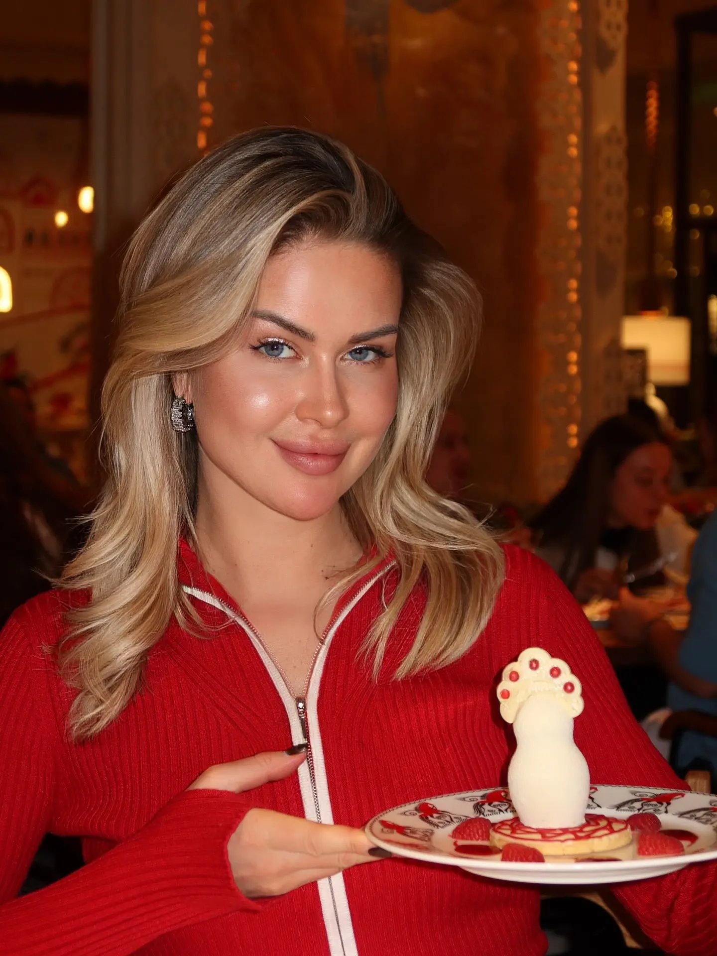 Марина Африкантова.