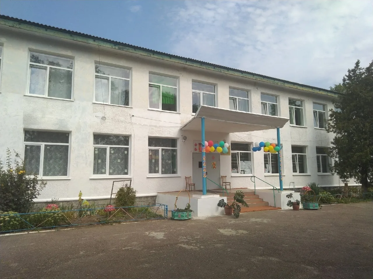 МБОУ" Серебрянская школа-детский сад имени кавалера ордена Мужества В. Тошмотова"