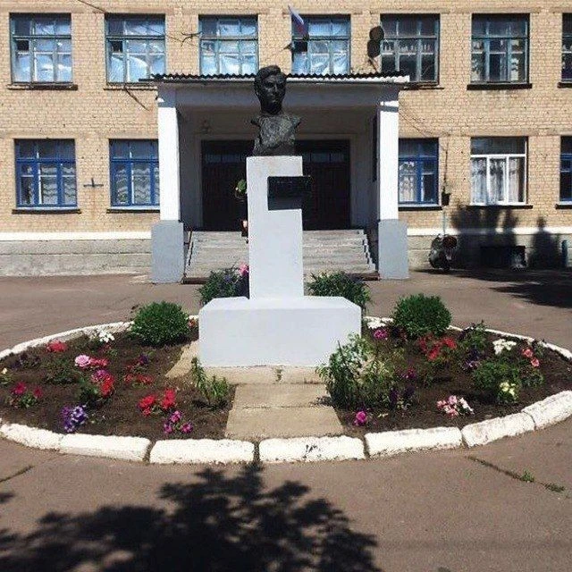 ГБОУ ЛНР "РОВЕНЬКОВСКАЯ ГИМНАЗИЯ ИМЕНИ ПИСАТЕЛЯ Н.ТРУБЛАИНИ"