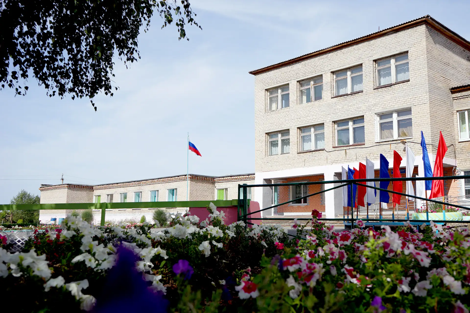 МОУ "Коптеловская СОШ имени Д.Никонова "