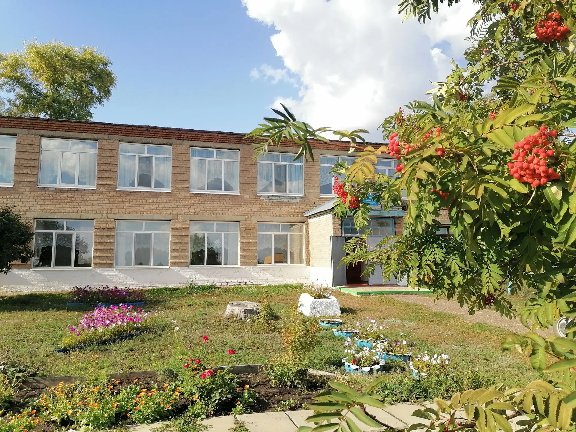 МОБУ "Спасская СОШ" имени И.Т Юркина