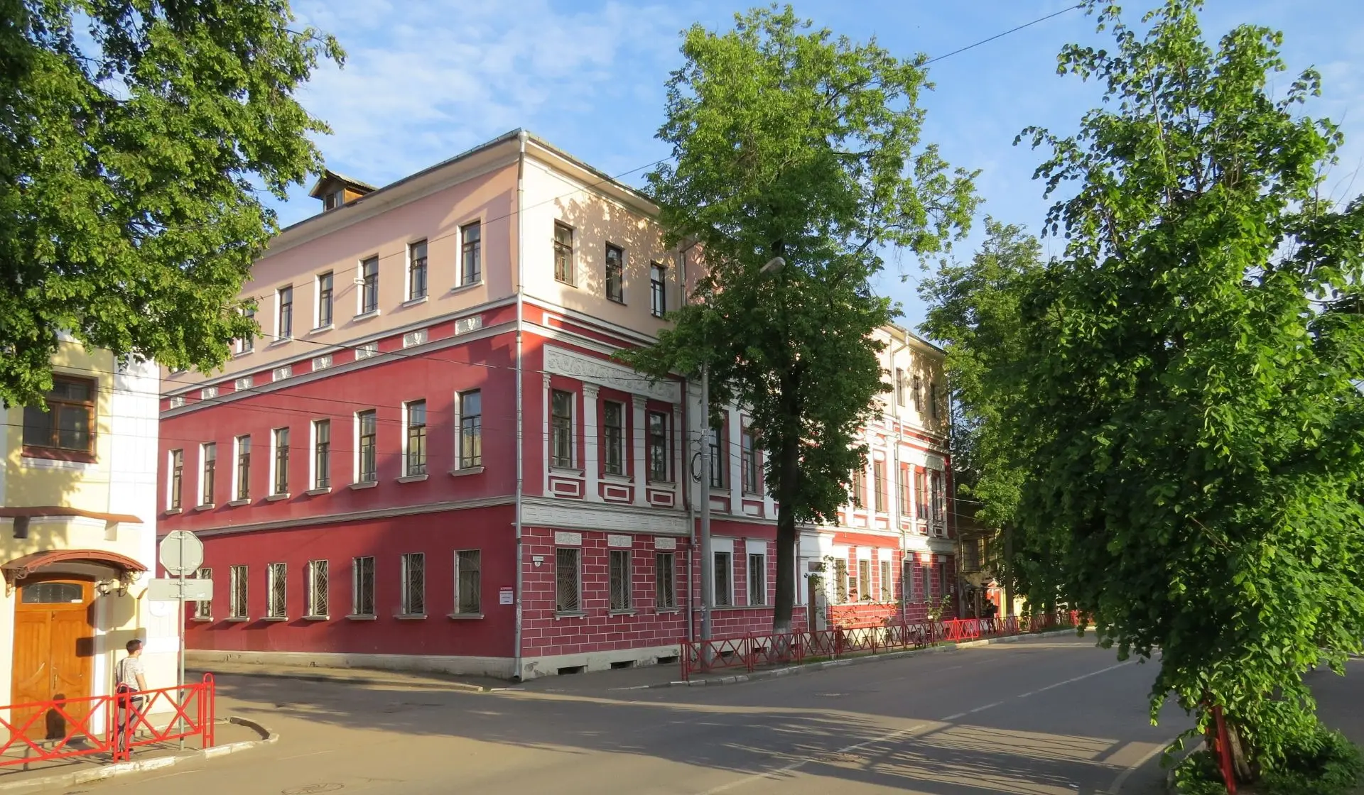 ЯМУ (колледж) им. Л.В. Собинова