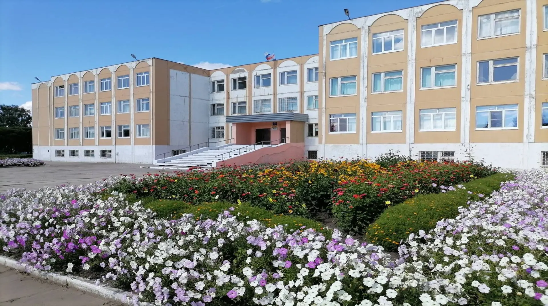 БОУ г. Омска "Средняя общеобразовательная школа № 124"