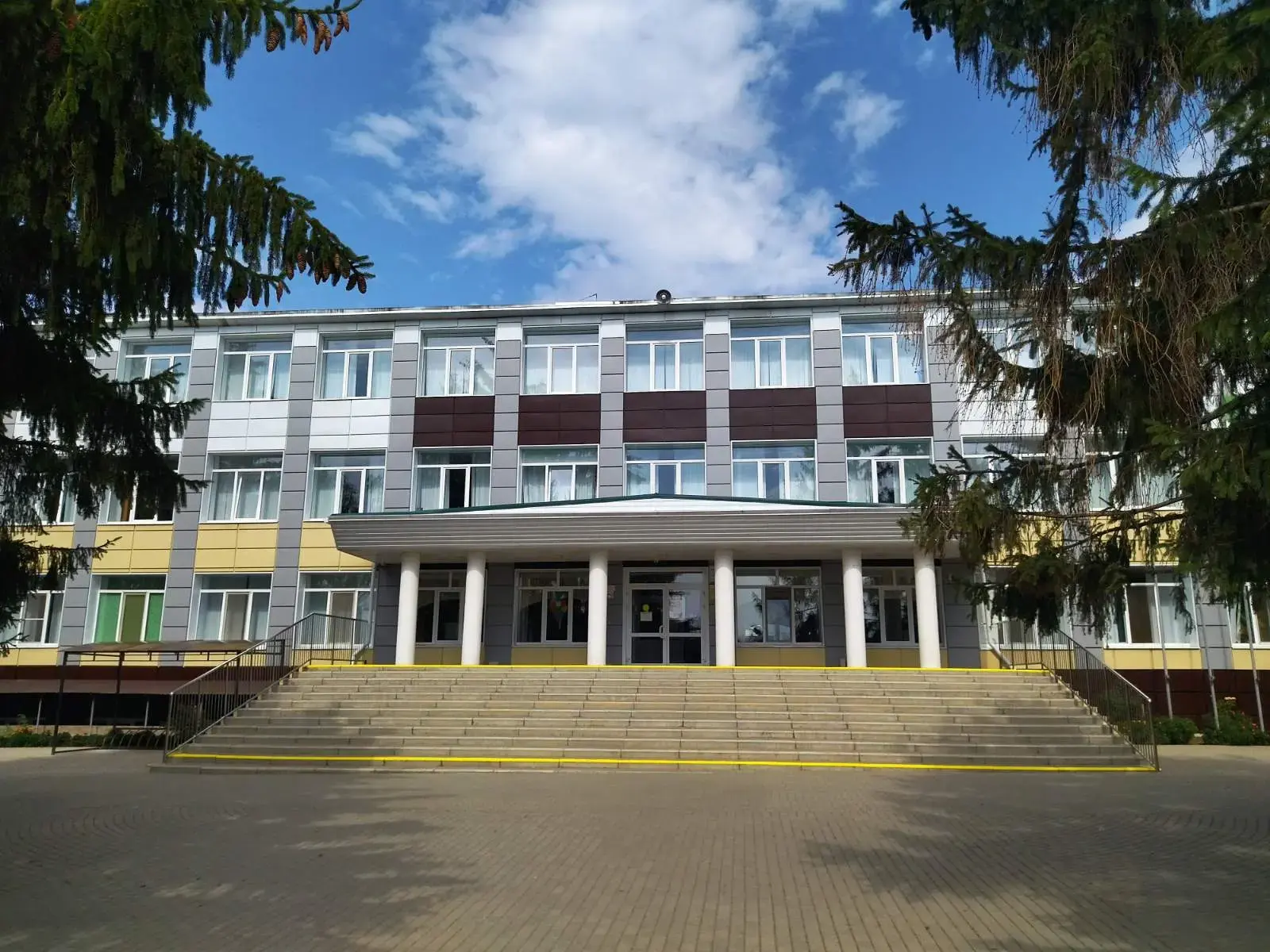 МОУ "Яснозоренская СОШ"