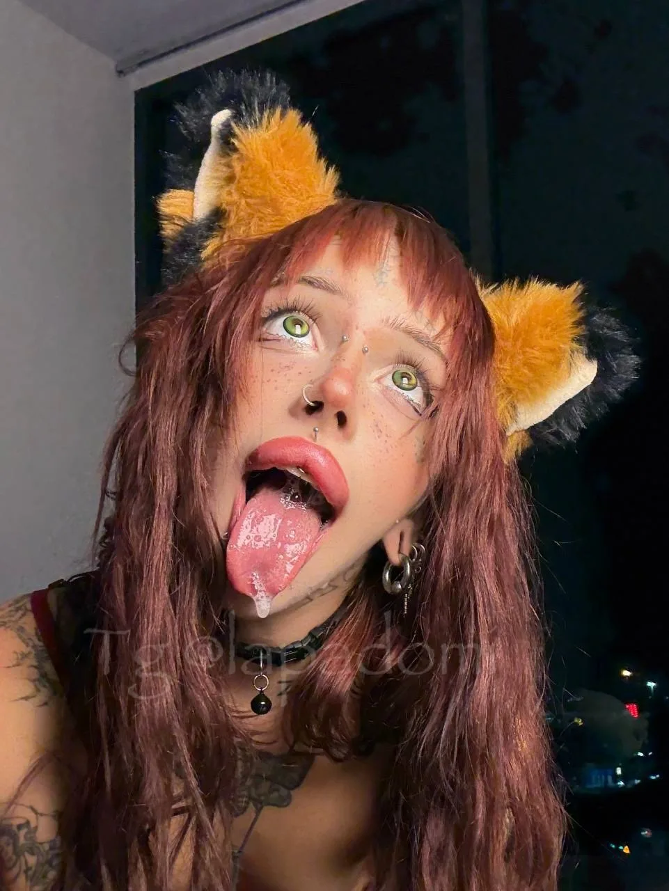 ПОШЛО| ПОХАБНО, САЛЬНО, НЕСКРОМНО, ФРИВОЛЬНО, ЭРОТИЧНО, СЕКСАПИЛЬНО, ПИКАНТНО, ДВУСМЫСЛЕННО, ИГРИВО, РАСПУЩЕННО, РАЗВРАТНО, СОБЛАЗНИТЕЛЬНО, НАМЁКИ, ПЛОТСКО, ЧУВСТВЕННО