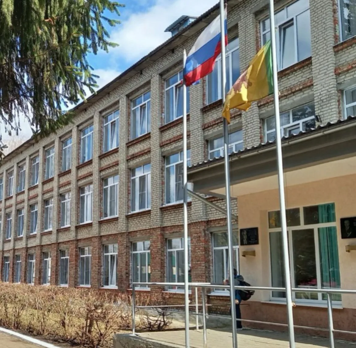 МБОУ СОШ 2 с.Грабово  имени Героя РФ С.В.Кустова