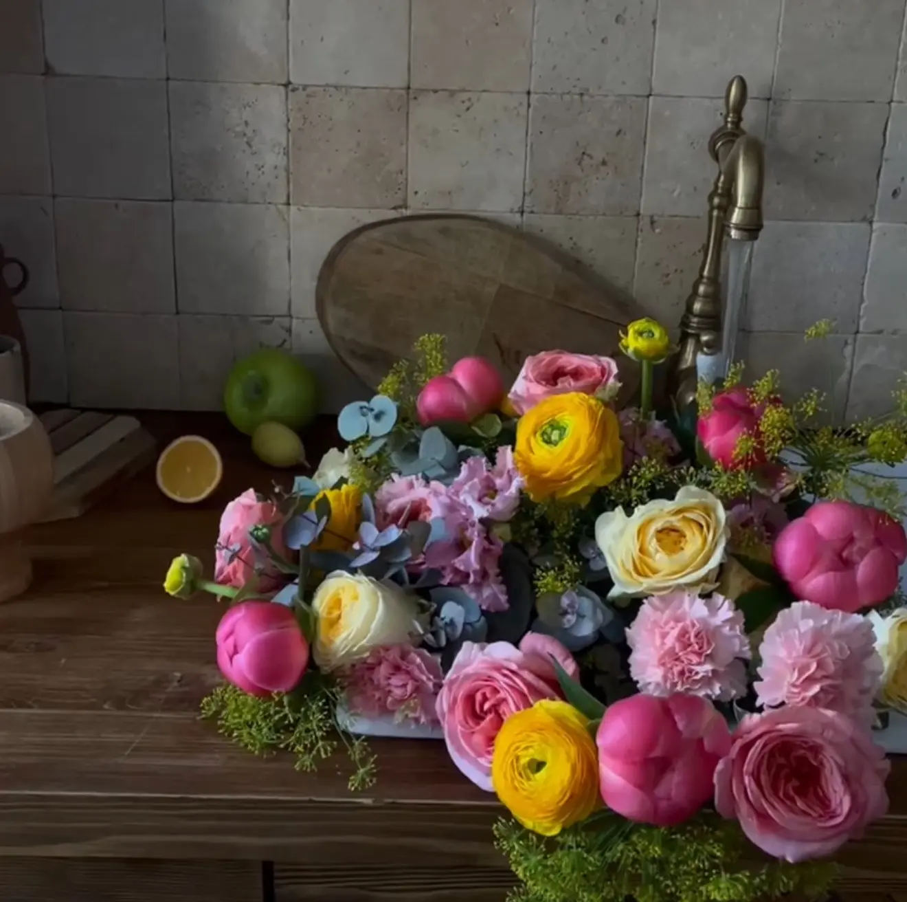 MATE flowers & gifts — канал в мессенджере MAX