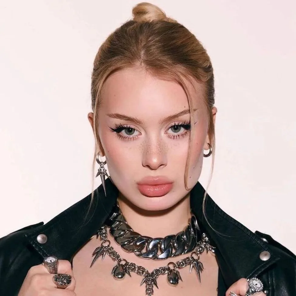 Даша Дошик ♥️ — канал в мессенджере MAX