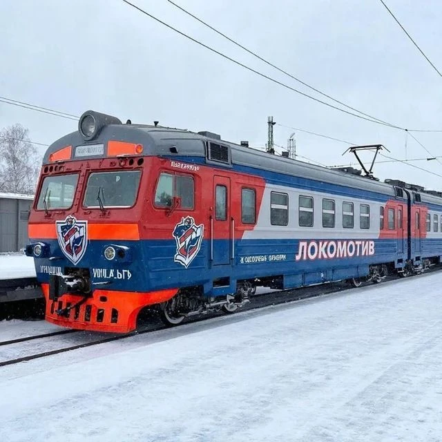 Непобедимый бронепоезд