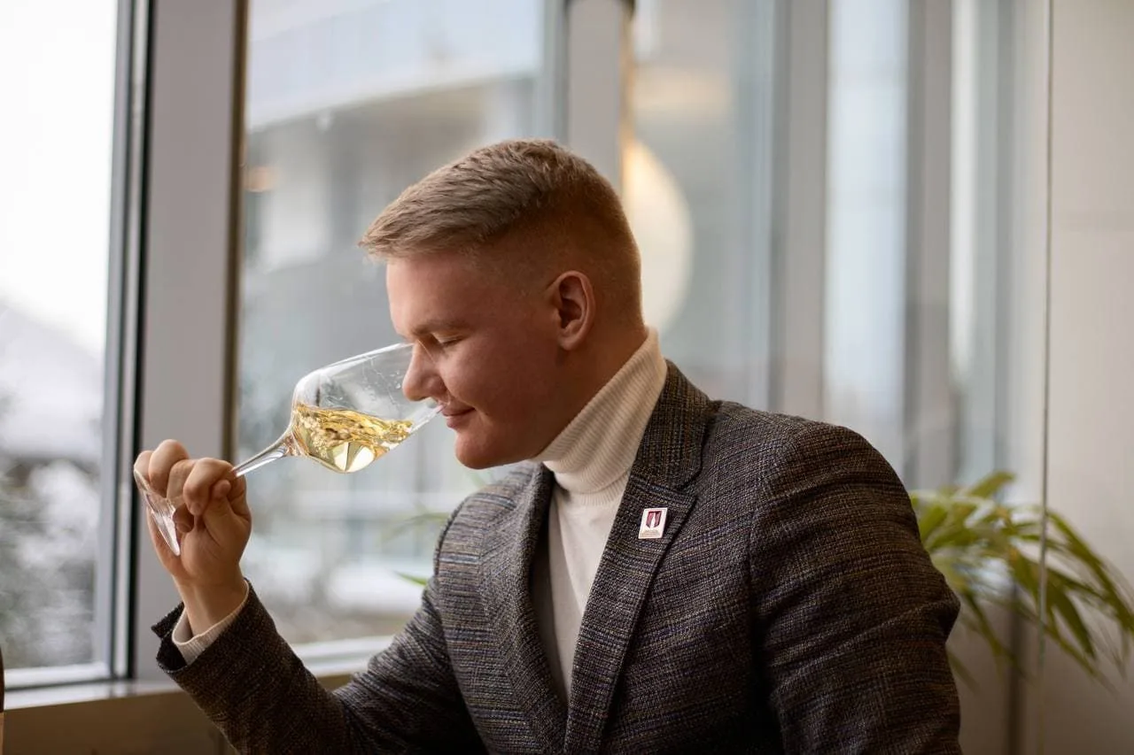 zapevalov.wine 18+ — канал в мессенджере MAX