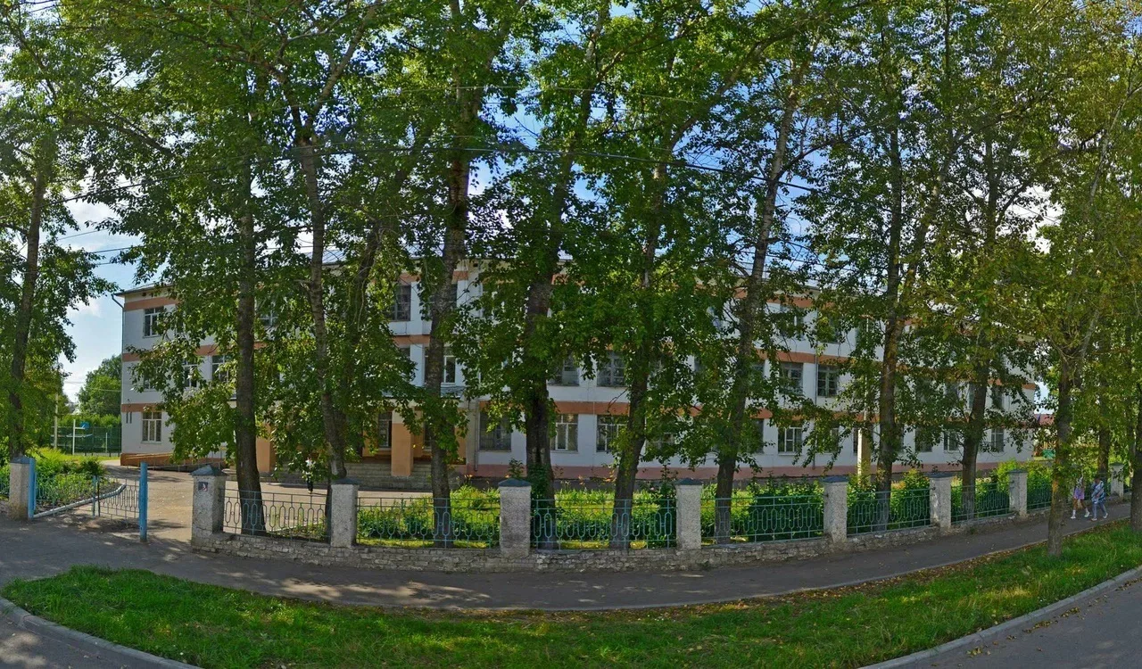 «Средняя общеобразовательная школа № 14 имени выдающегося земляка, главного маршала авиации, дважды Героя Советского Союза  Александра Александровича Новикова»