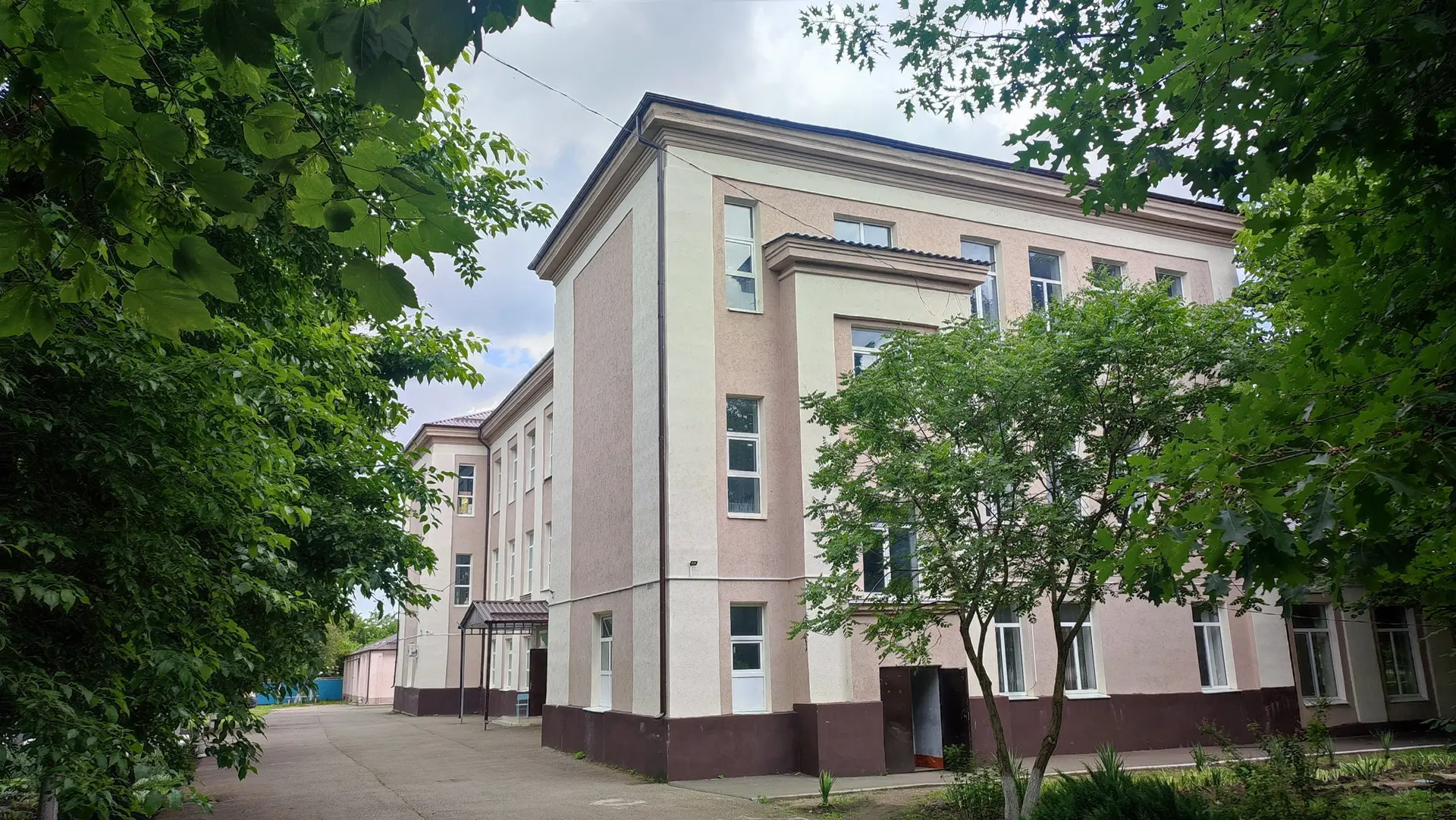 МБОУ СОШ №1 имени А. Г. Сапрунова