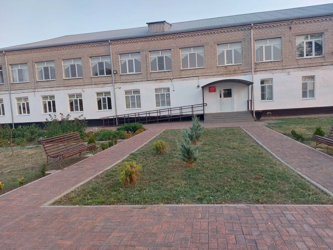 МБОУ СОШ №8 поселка   БЕЙСУГ МО выселковский район