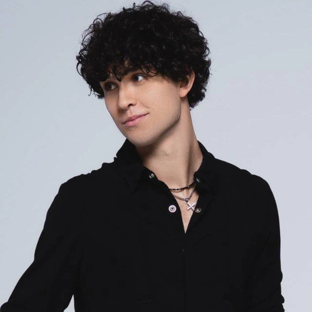 ЖЕНЯ ЛИЗОГУБ