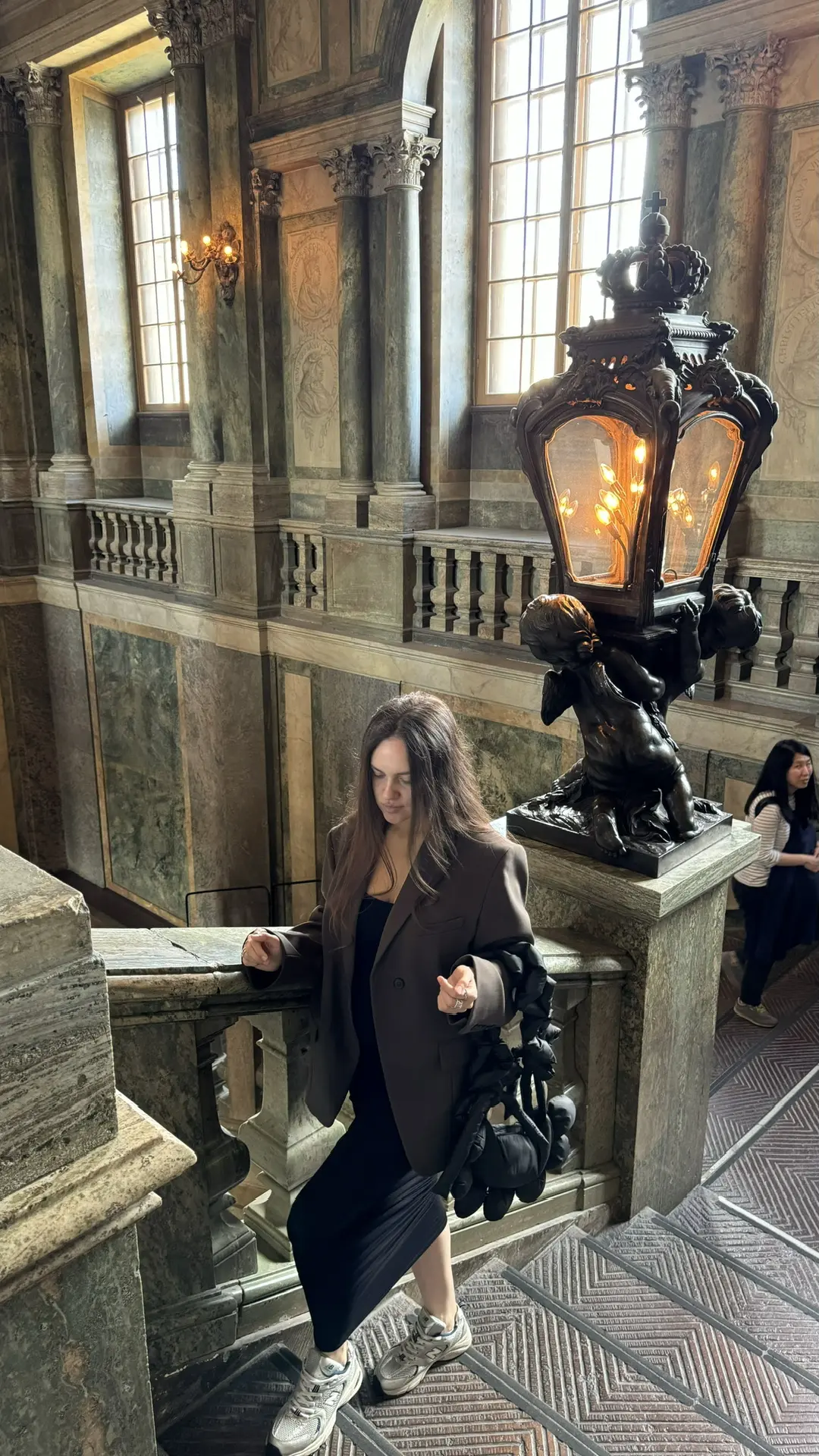 За соседним столиком