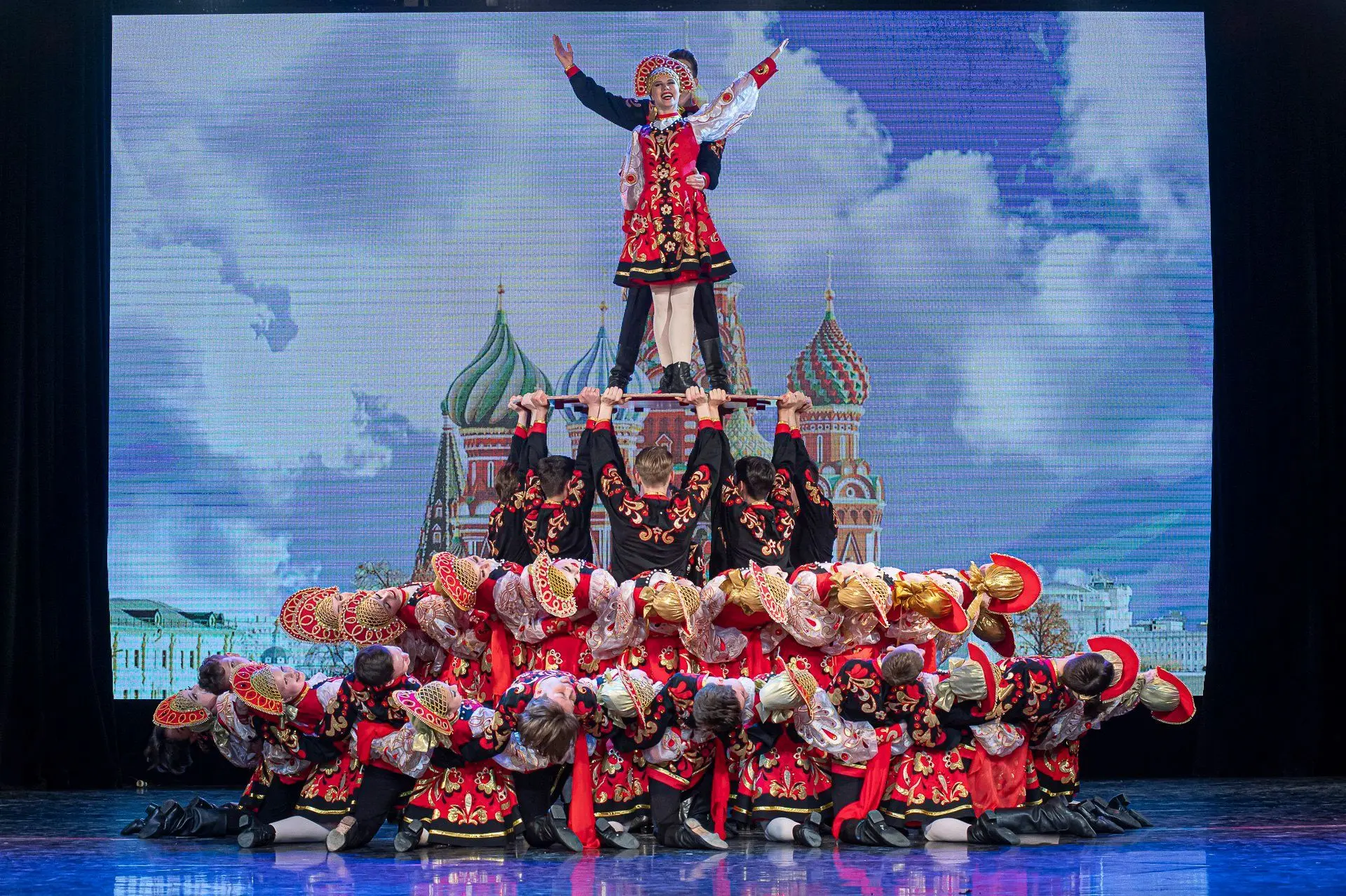 Детская хореографическая школа "РОВЕСНИКИ"