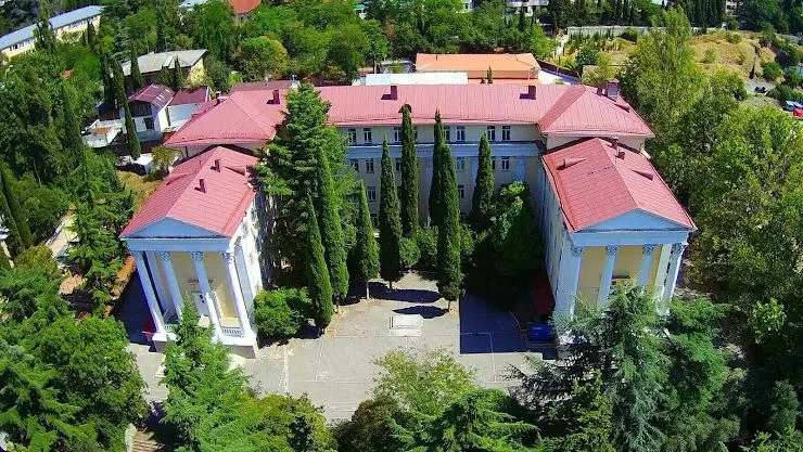 Школа-лицей N 9, Ялта